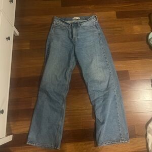 Abercrombie Women’s Size 28 (6) slouchy mid rise jeans